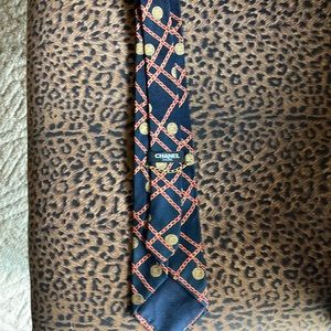 CHANEL Paris silk tie in great condition